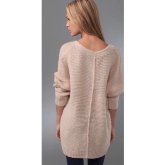 Free People Oversized Slouchy V-Neck Sweater Wool Alpaca Blush Size Medium EUC - Picture 3 of 11